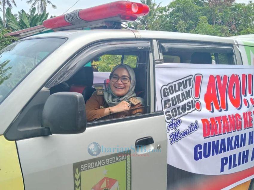 Camat Tanjung Beringin Ajak Warga ke TPS, Konvoi Pakai Ambulance