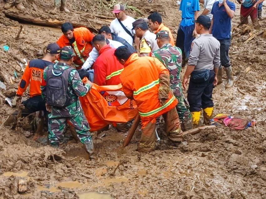 9 Korban Tanah Longsor di Semangat Gunung Berhasil Ditemukan