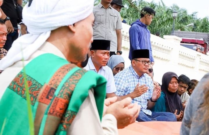 dr Asri Ludin - Lom Lom Gelar Doa Bersama Harap Pemuda Hanyut Segera Ditemukan