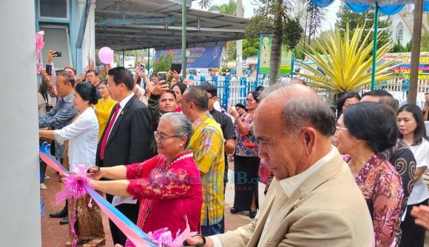 Sekjen HKBP Resmikan Gedung Paviliun Ibu dan Anak RSU HKBP Balige