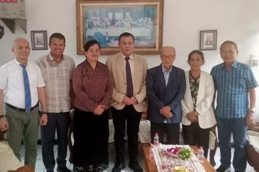 Bertemu Pdt Dr JR Hutauruk, Pdt Maulinus Siregar Mohon Doa Maju Jadi Ephorus HKBP
