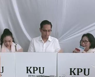 Rico Waas Unggul di Tempatnya Mencoblos