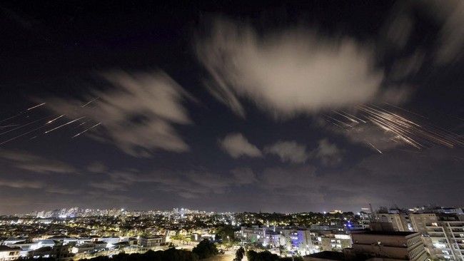 Hizbullah Serang Markas Militer hingga Pabrik Senjata Israel