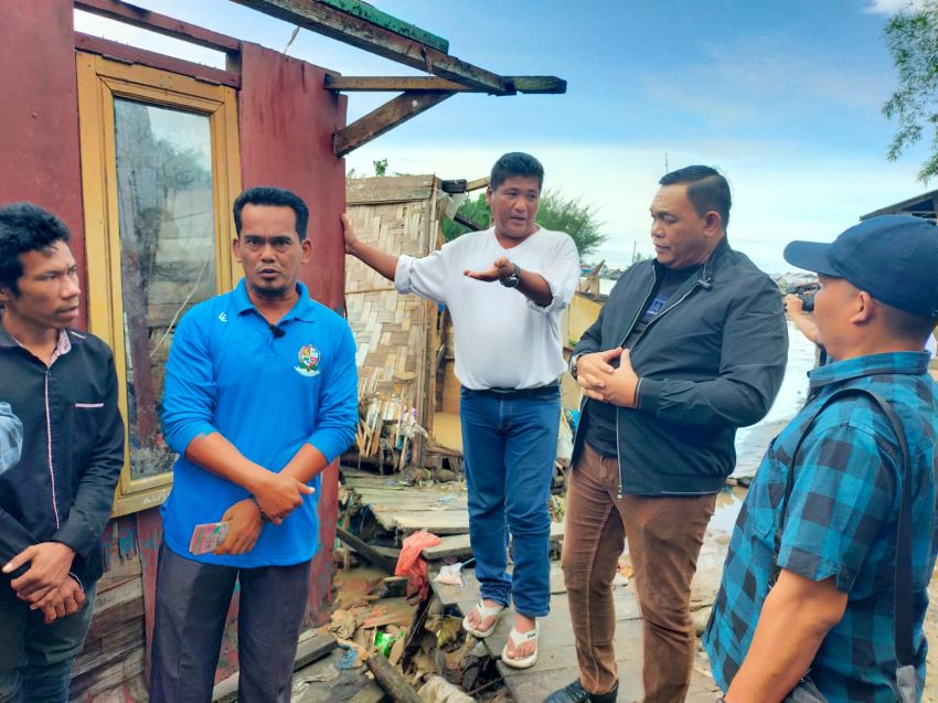Anggota DPRD Deliserdang, M Dahnil Ginting Beri Bantuan Korban Banjir di Bagan Percut