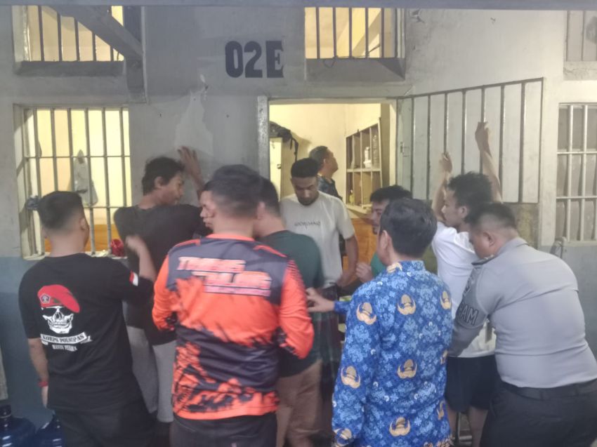 Konsisten Antisipasi Gangguan Kamtib, Lapas Tebingtinggi Kembali Lakukan Penggeledahan Blok Hunian
