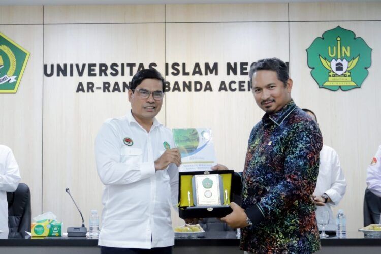 Operasikan 2 Pohon Natal Raksasa dengan Salju Buatan, Shahril Nizam bin Abdul Malek: Malaysia Year End Sale