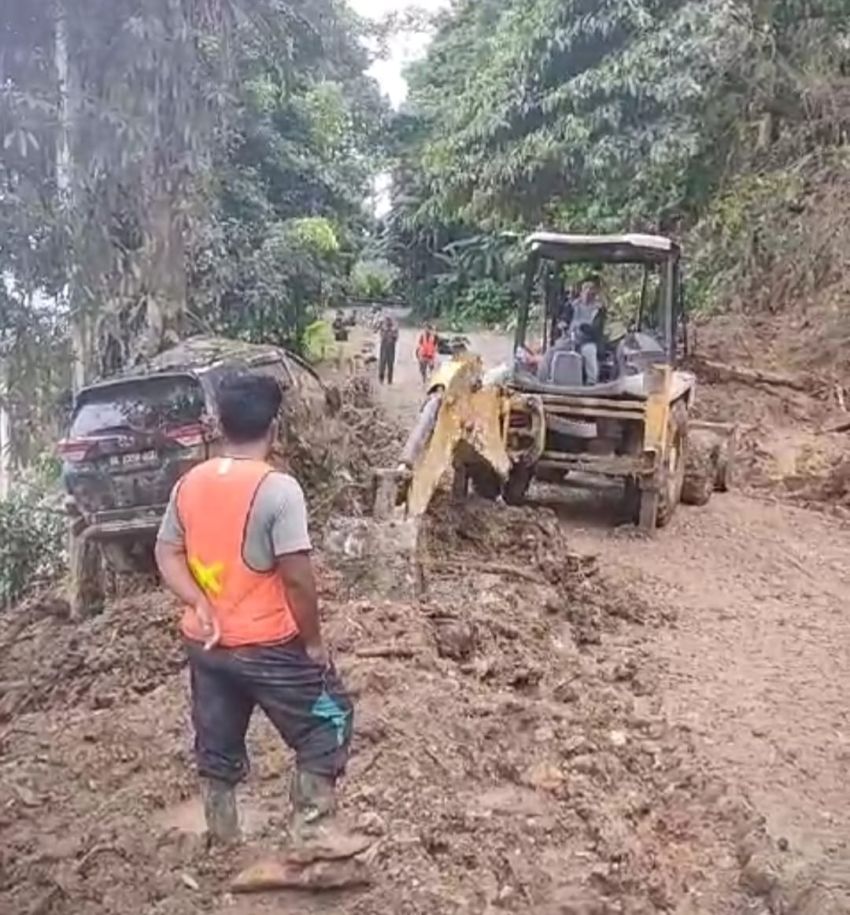 Lalin Sembahe Masih Ditutup, Jalan Masih Licin dan Rawan Longsor Susulan