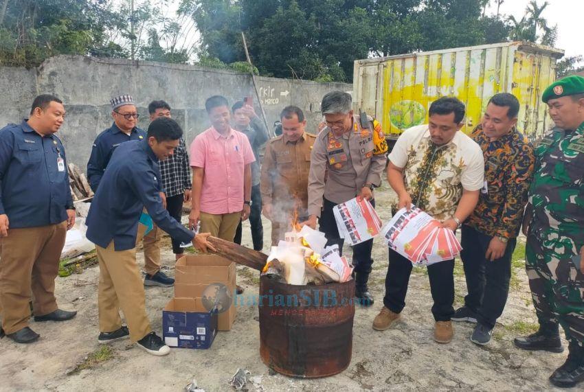 KPU Dairi Musnahkan Surat Suara Lebih dan Rusak