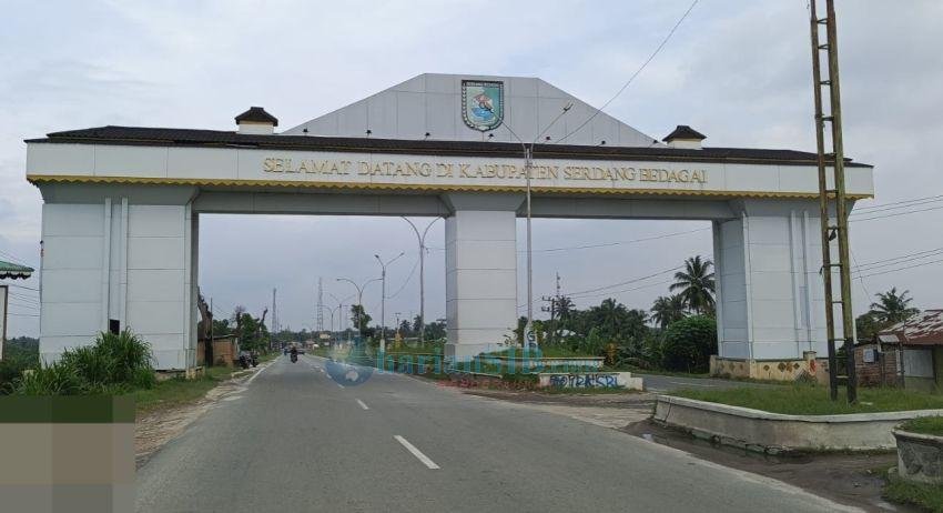 Keindahan Gapura Selamat Datang di Perbatasan Serdang Bedagai Curi Perhatian Warga