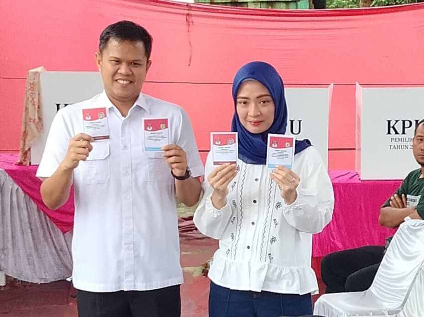 Wabup Sergai Adlin Tambunan Gunakan Hak Pilih di TPS 22 Desa Firdaus