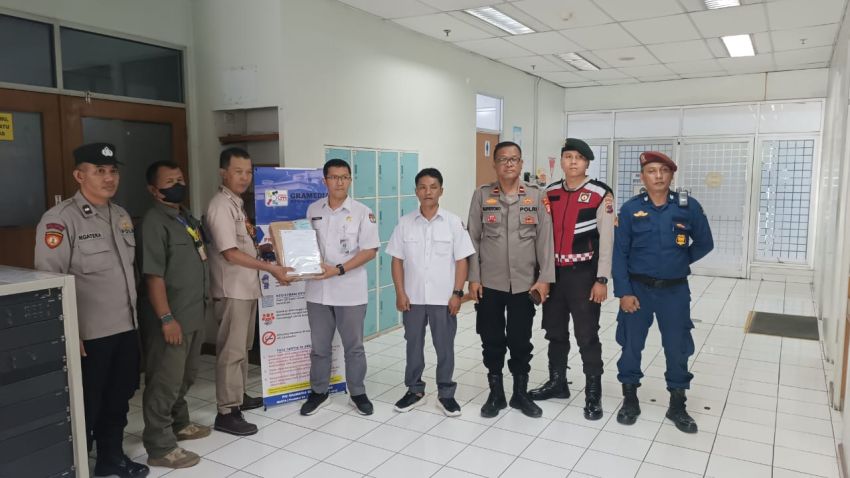 Polres Pematangsiantar Kawal Petugas KPU Jemput Surat Suara Pilkada dari Bekasi