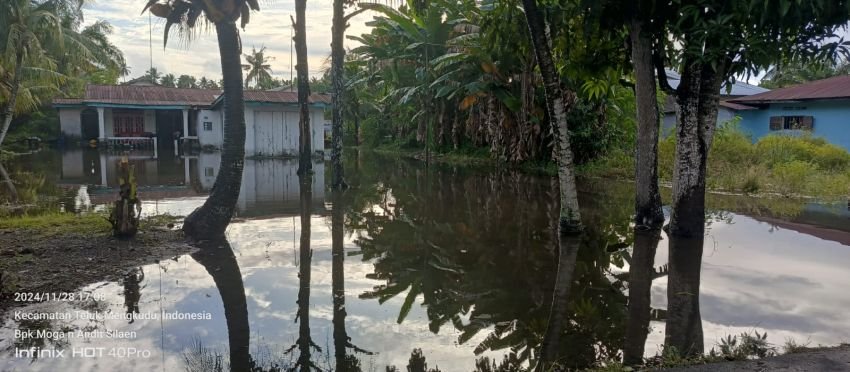 Diterjang Hujan Satu Hari Satu Malam, Rumah Warga di Bogak Besar Terendam Banjir