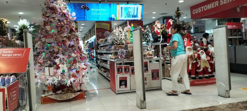 Penjualan Pohon Natal di Medan Mulai Terlihat Ramai