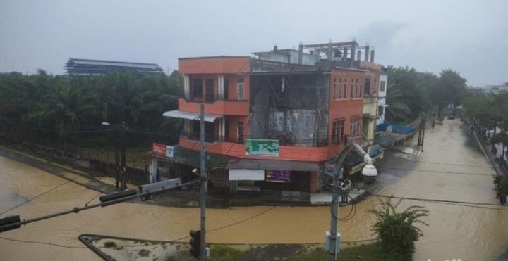 Banjir Rendam Kawasan Amplas Medan