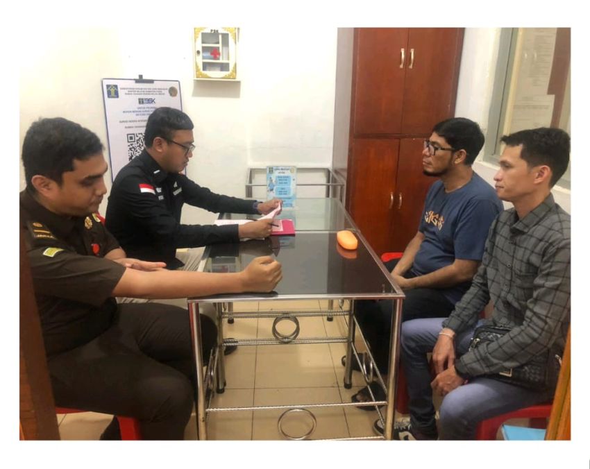 Kejari Tanjungbalai Serahkan Tersangka RMN dalam Kasus Tindak Pidana Korupsi