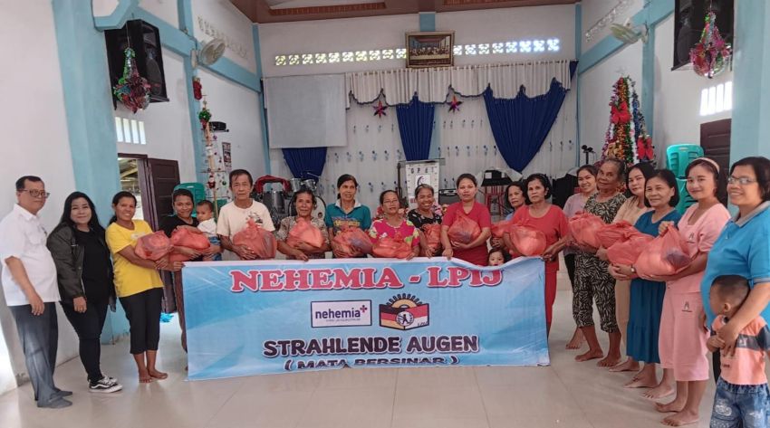 Nehemia Jerman Bersama Yayasan LPIJ Salurkan 570 Paket Natal