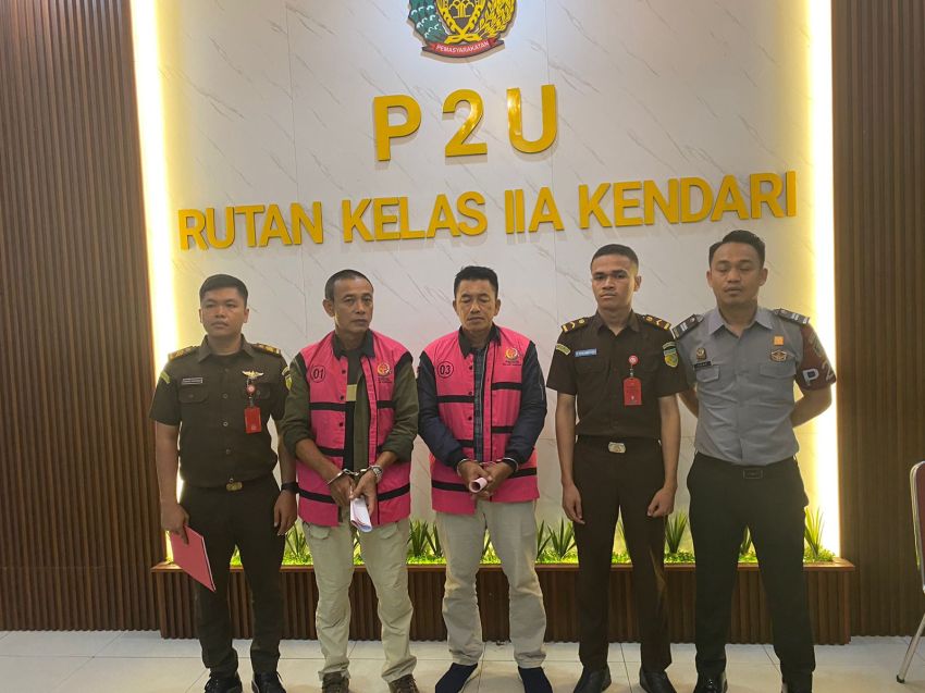 Kejari Kendari Tahan 2 Tersangka Korupsi Terkait Penggunaan Kios Pedagang