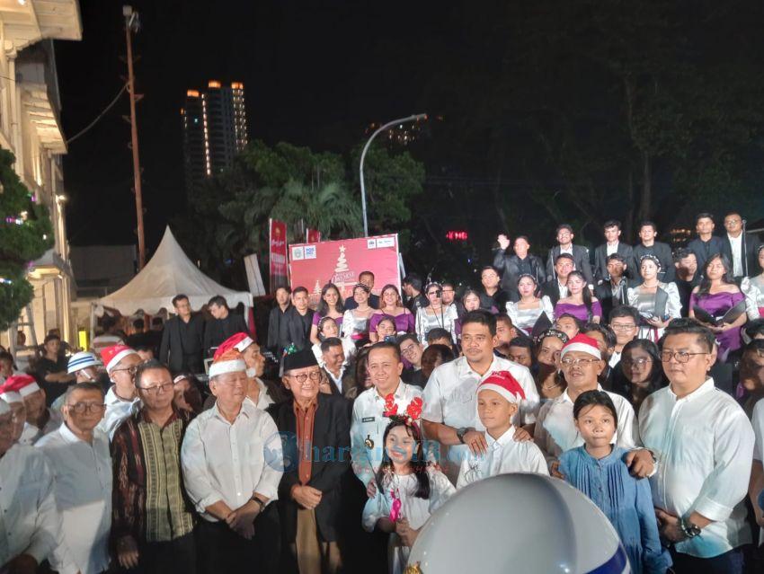 Pj Gubernur Sumut dan Wali Kota Medan Resmikan Pohon Natal Oikumene Sumut 2024