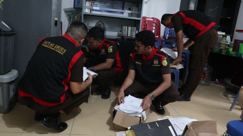 Kejari Labuhanbatu Geledah Dinas PMD dan Kantor Kepala Desa Bandarkumbul