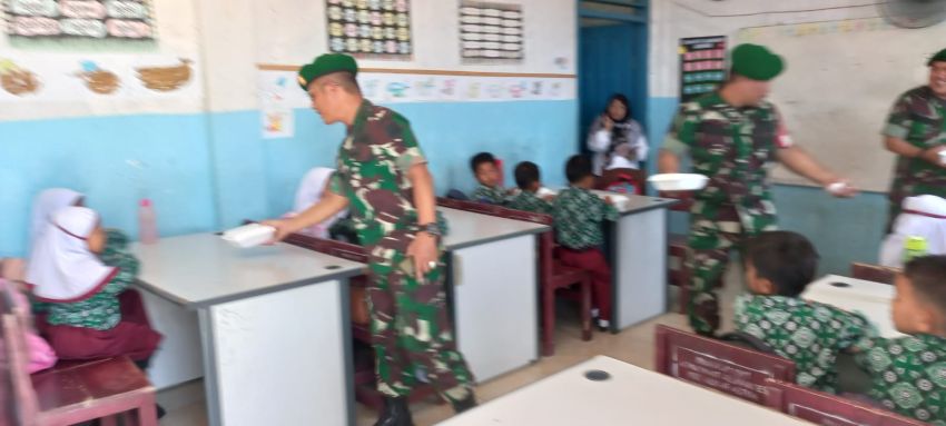 Koramil 01/Btr Tapanuli Selatan Uji Coba Program Makan Bergizi Gratis Di SD Muhammadiyah Batang Toru