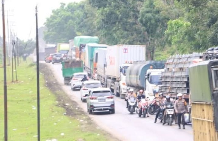 Kapolres Labuhanbatu Turun Atasi Kemacetan di Jalinsum Labura