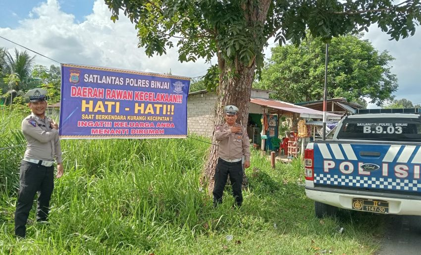 Jelang Nataru 2025, Satlantas Polres Binjai Pasang Spanduk Imbauan di Lokasi Rawan Kecelakaan