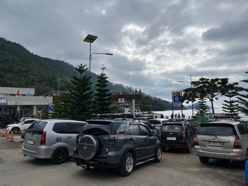 Libur Natal, Penyeberangan Kapal Ferry Jurusan Tigaras-Simanindo Padat