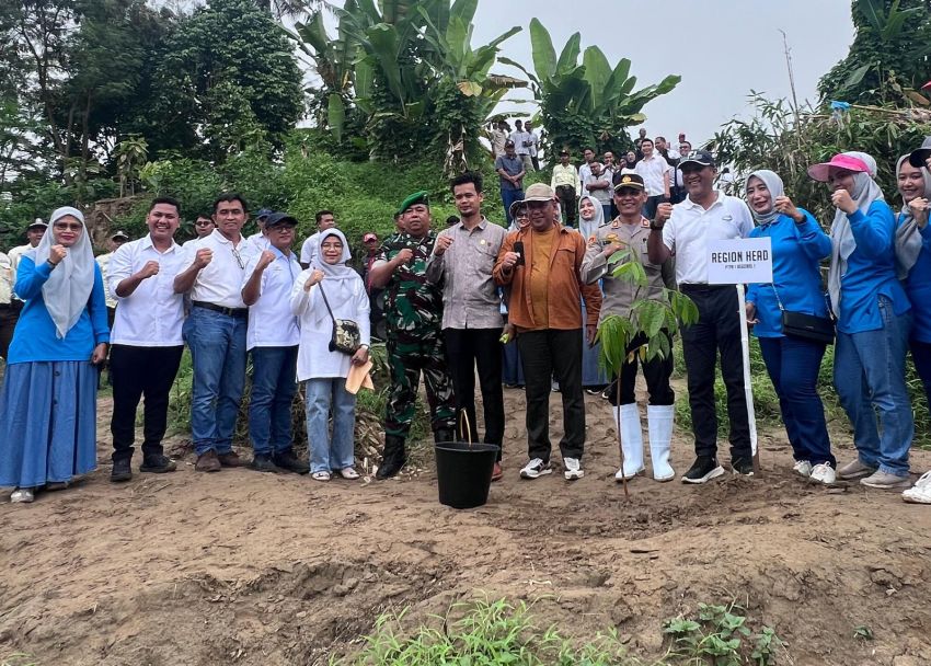 PTPN I Regional 1 Tanam Bibit Pohon di Bantaran Sungai Belumai Tanjungmorawa