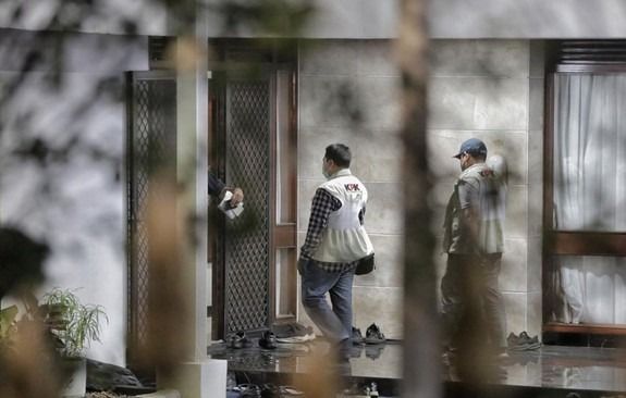 KPK Periksa Ruang Kerja Gubernur Bank Indonesia