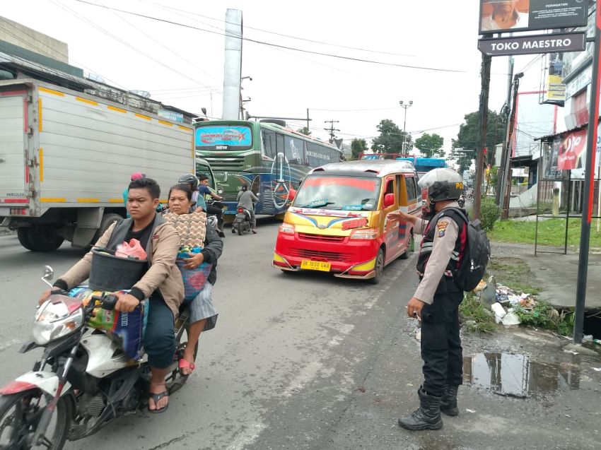 Arus Mudik Mulai Padat, Polisi Intensifkan Kesiagaan Bantu Kelancaran Arus Lalin di Persimpangan Jalan
