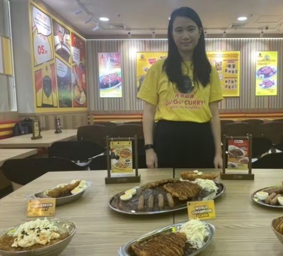 Irene Melia Juri Lomba Makan di Go! Go! Curry Berhadiah &lsquo;Gorila&rsquo; Jepang di Medan