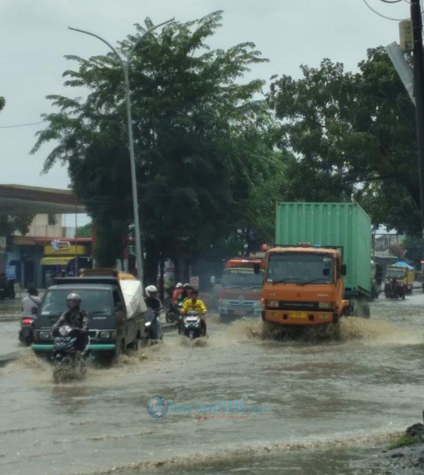 Sungai Deli Meluap, Jalan KL Yos Sudarso Simpang Martubung Terendam Banjir