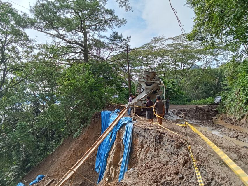 Jalinsum Parapat-Simarjarunjung yang Longsor di Sipolha Tahap Proses Penanganan