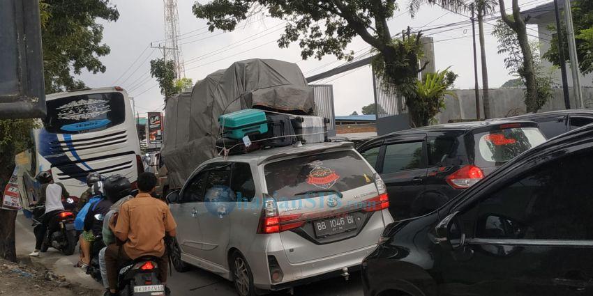 Jelang Libur Natal, Volume Kendaraan dari Luar Daerah Mulai Padat Melintasi Pematangsiantar