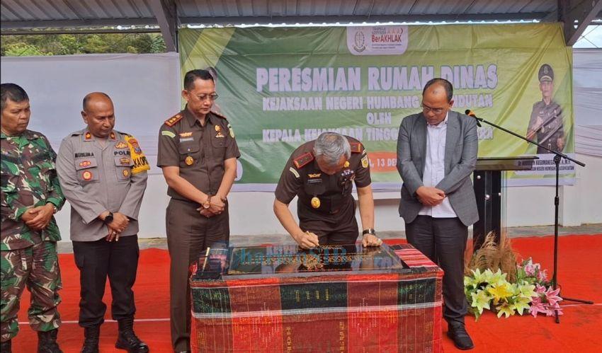 Kajati Sumut Resmikan Rumah Dinas Kejari Humbahas