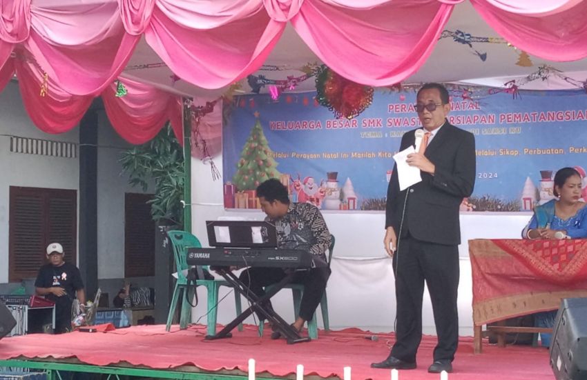 Keluarga Besar SMK Swasta Persiapan Pematangsiantar Rayakan Natal