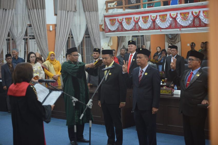 Bupati Hadiri Pelantikan Pimpinan DPRD Pakpak Bharat