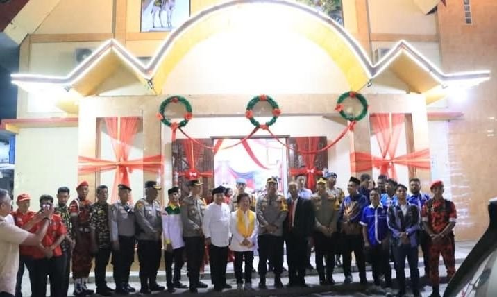 Ibadah Natal Aman, Kapolres Labuhanbatu Bersama Tokoh Agama Pantau Kamtibmas di Gereja-gereja