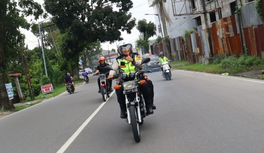 Kapolres Cek Pos Pam dan Pos Yan di Pematangsiantar Naik Motor