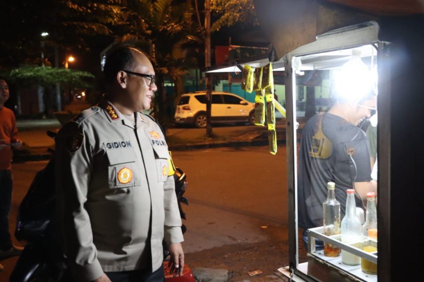 Patroli Dialogis, Kapolrestabes Medan Sapa Penjual Jamu di Titi Kuning