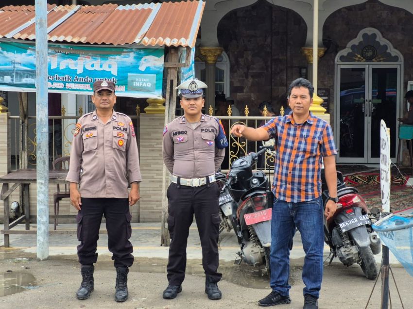Sat Lantas Tanjungbalai Amankan Lalulintas Agar Warga Nyaman Menuju Mesjid