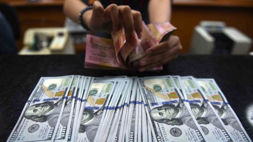 IHSG Melemah 1,02%, Rupiah Tertekan hingga Rp 16.270 per Dolar AS
