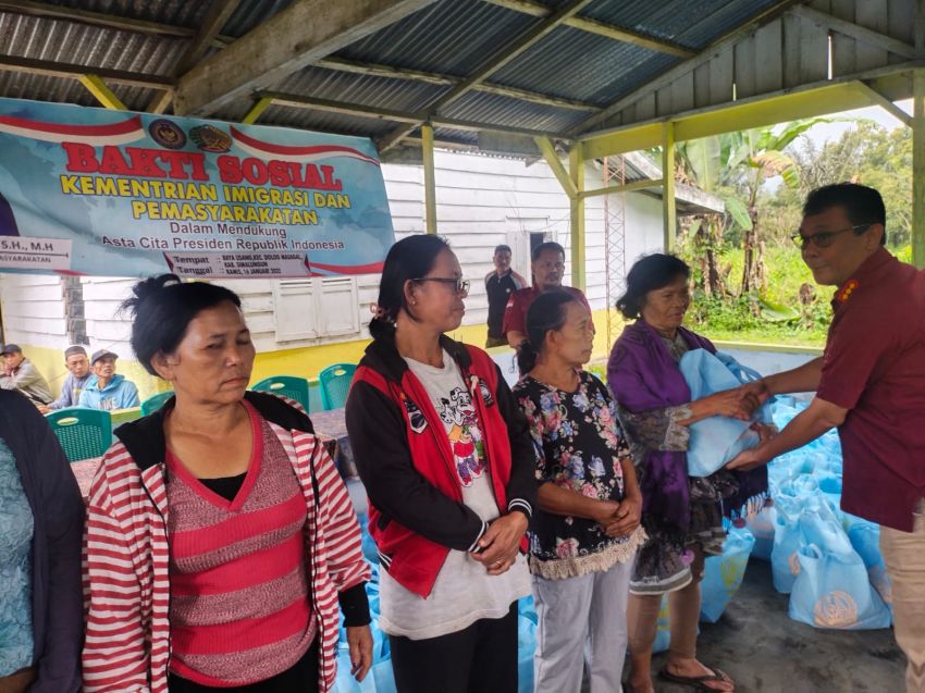 Masyarakat di 2 Desa Terima Bingkisan dari Lapas Narkotika Pematangsiantar