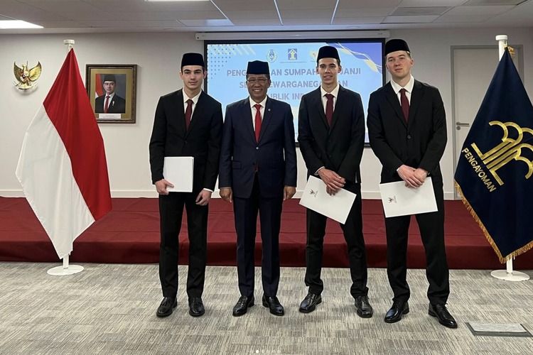 Ole, Tim dan Dion Resmi Jadi Warga Negara Indonesia