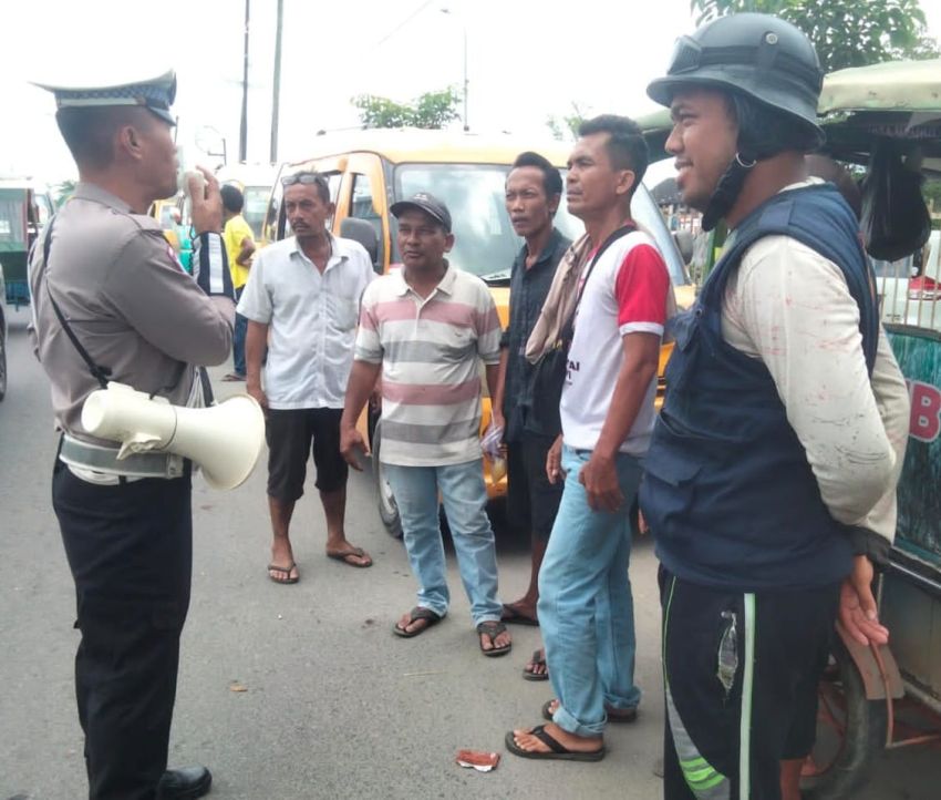 Satlantas Polres Belawan Sosialisasikan Kamseltibcar Lantas di Terminal Penumpang Bandar Deli