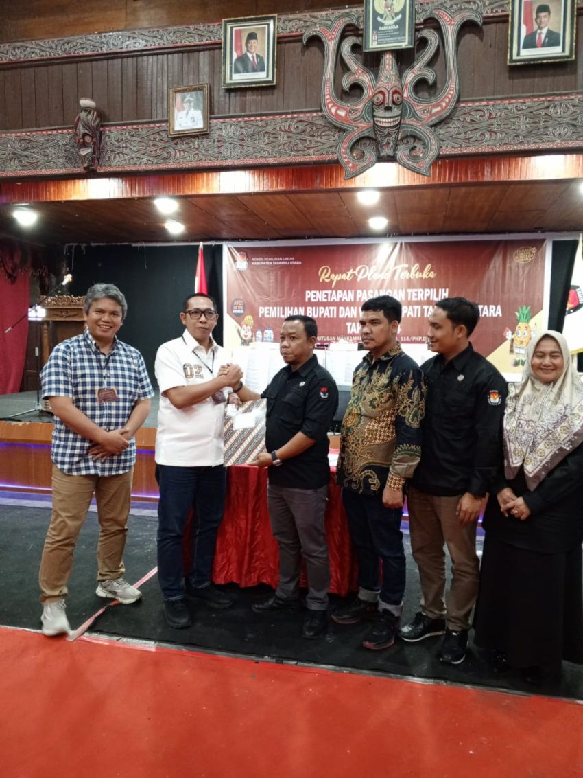 KPU Taput Resmi Tetapkan JTP-Deni Bupati dan Wabup Terpilih 2025-2030