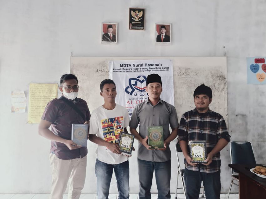 TBM Langkat dan PPAD Medan Infakkan Al-Qur'an dan Buku Iqro ke MDTA Nurul Hasanah Sukadamai