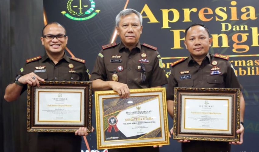 Berpredikat Wilayah Bebas Korupsi 2024, Kejati Sumut Terima Penghargaan dari Kejagung