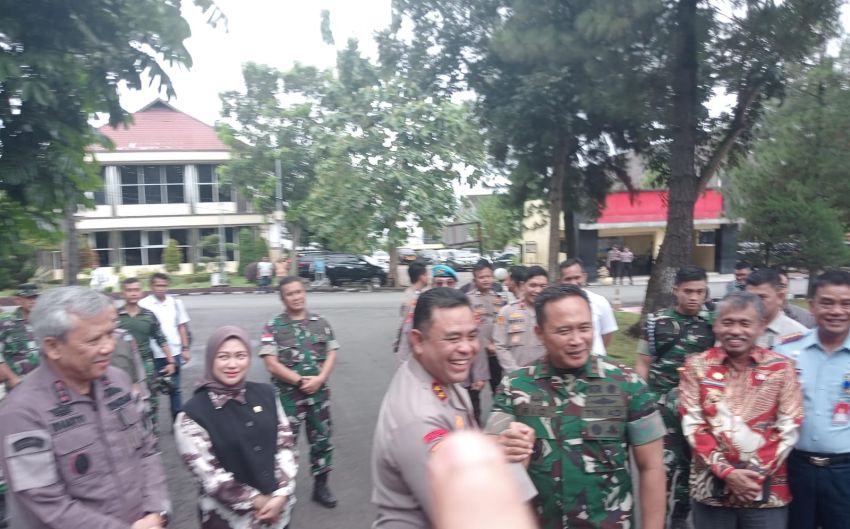 Kapolda Sumut dan Pangdam I/BB Tunjukkan Keharmonisan