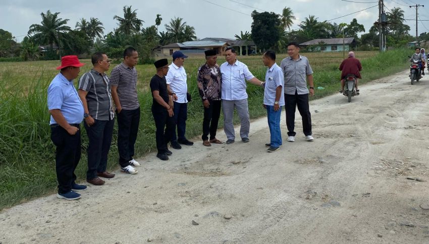 Reses DPRD Sergai Dapil 1 Tinjau Infrastruktur Jalan di Desa Ujungrambung, Kades Berharap Realisasi Pembangunan Tahun 2025